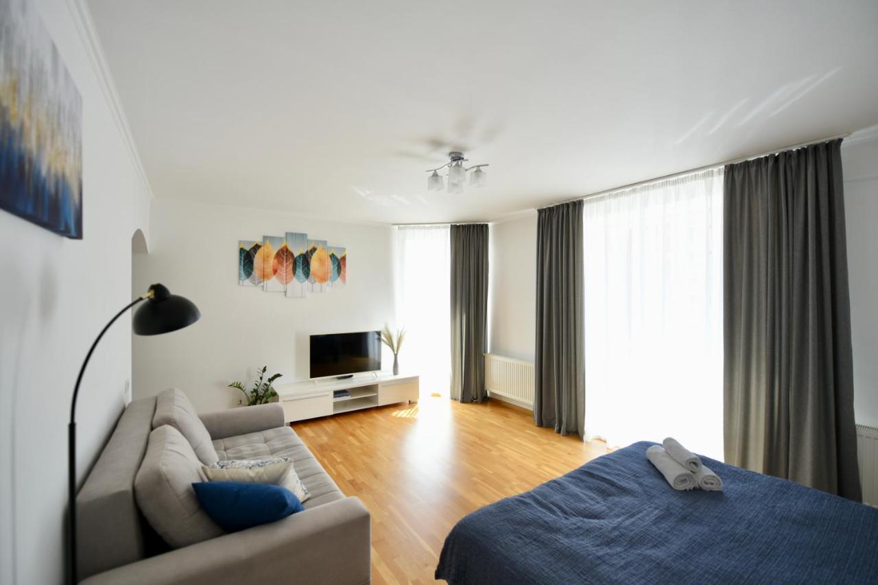 Cozy Apartment Next To The Park Ternopil Exterior foto
